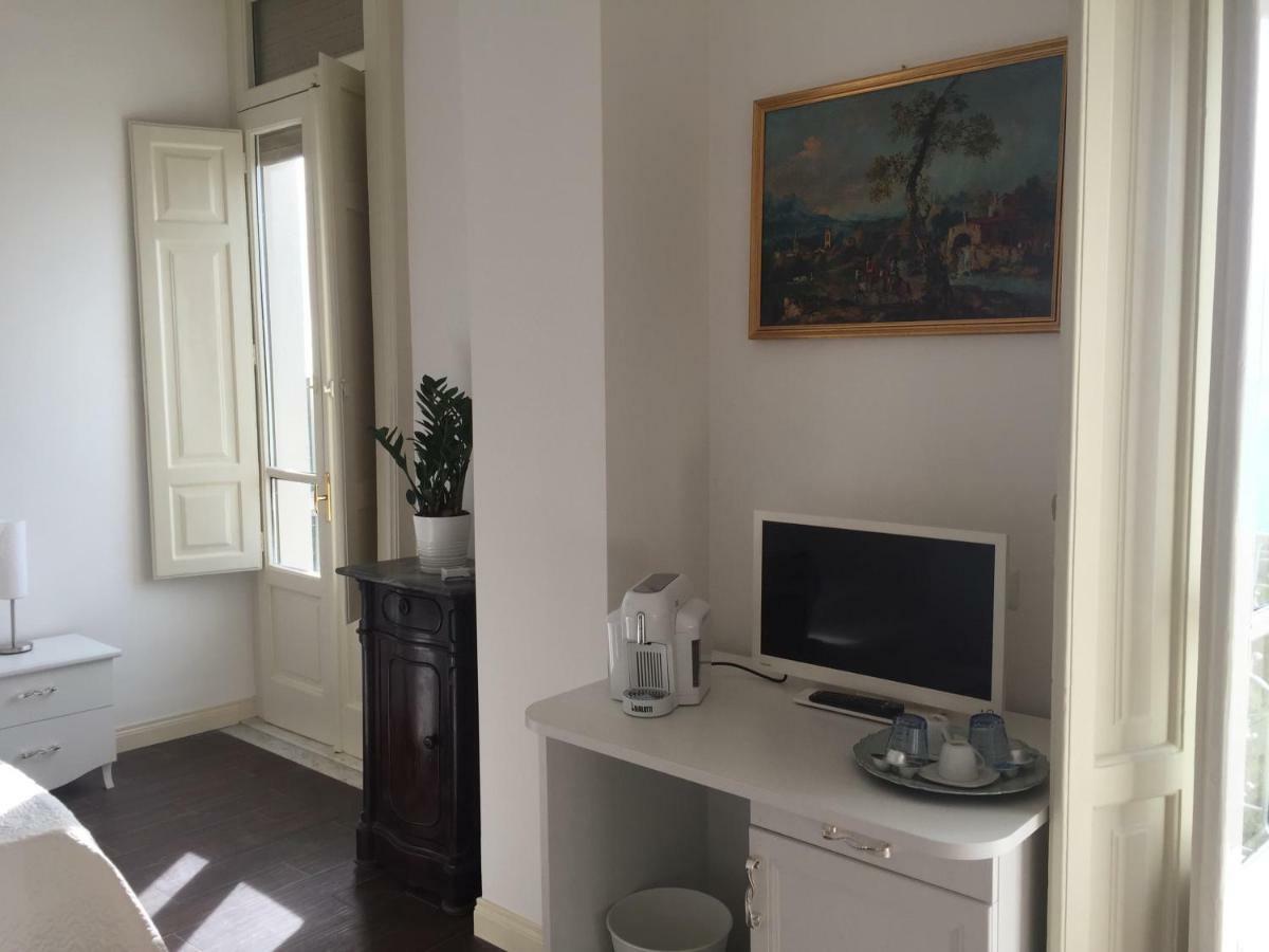Di Mare E D'azzurro Bed & Breakfast Salerno