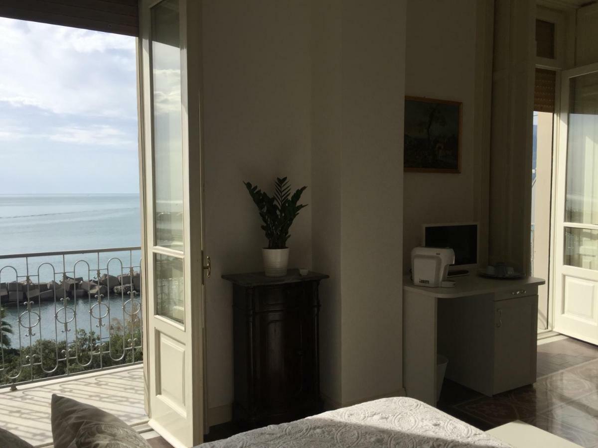 Di Mare E D'azzurro Bed & Breakfast Salerno